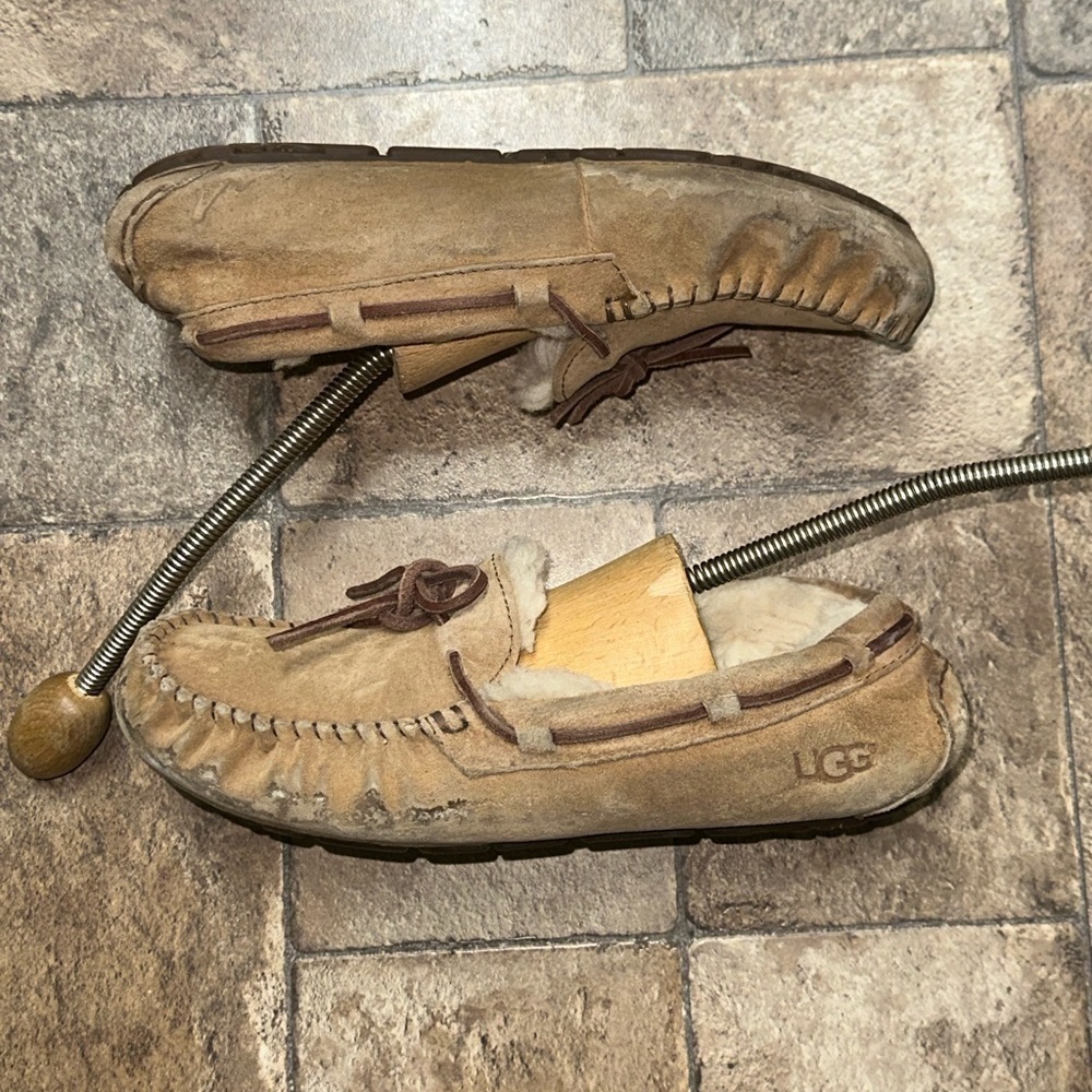 UGG  Size 7